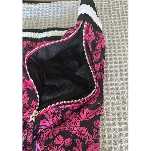 Shorts - Picture 4 of 7